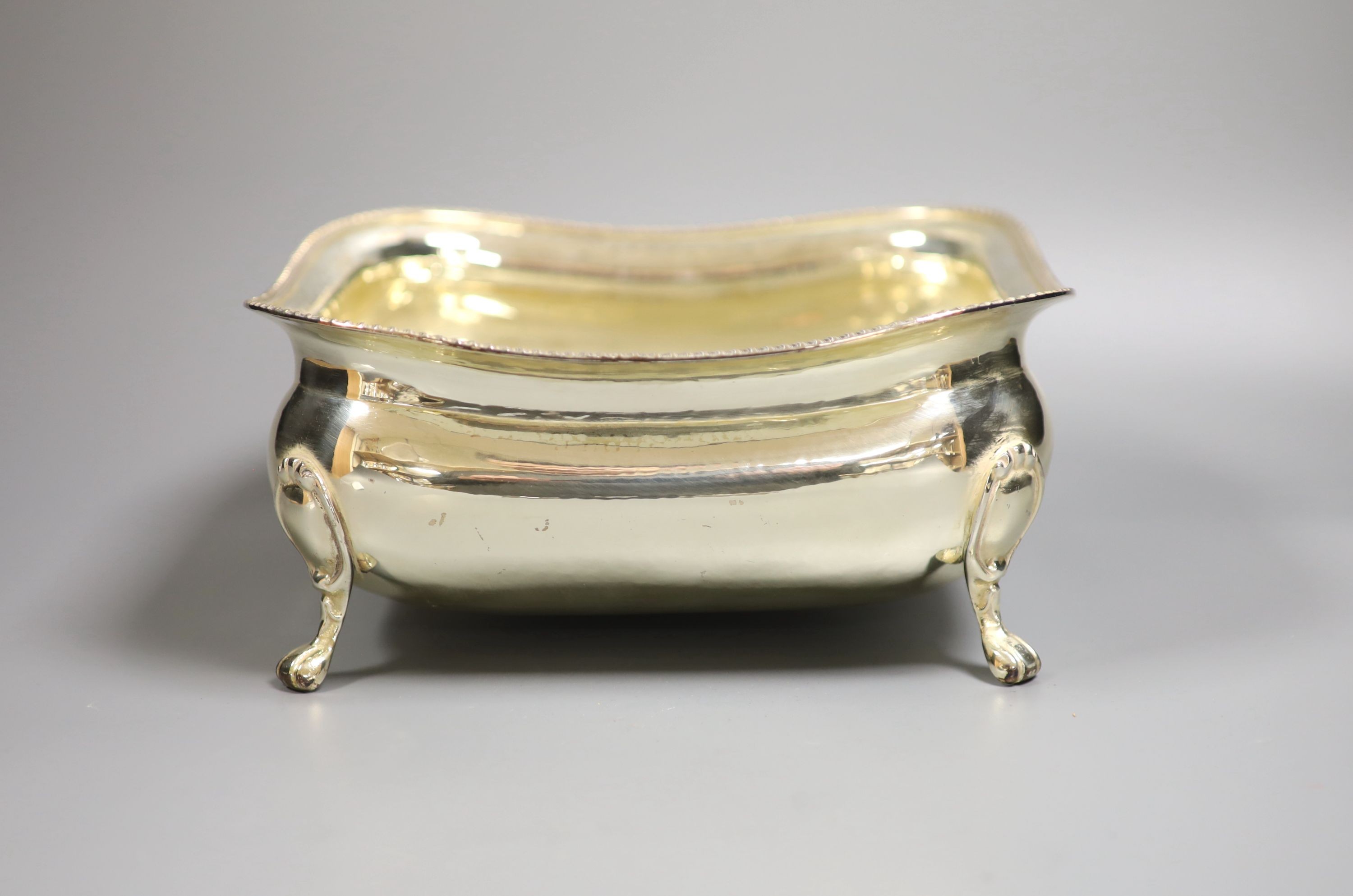 A 20th century Italian 800 standard square bowl, 24.8cm, 26.5oz.